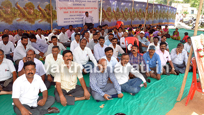 ವೃಂದ ಮತ್ತು ನೇಮಕಾತಿ ಅಧಿಸೂಚನೆಗೆ ಒತ್ತಾಯಿಸಿ ಪಶುವೈದ್ಯರ ಧರಣಿ